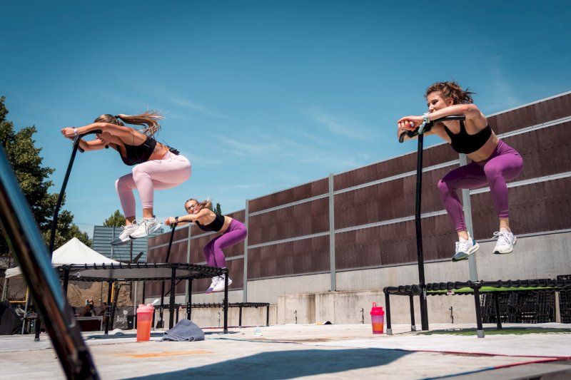  JUMPING